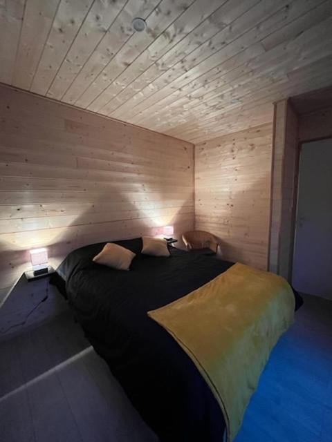 Chalet contemporain dans son écrin de verdure Montauban Esterno foto